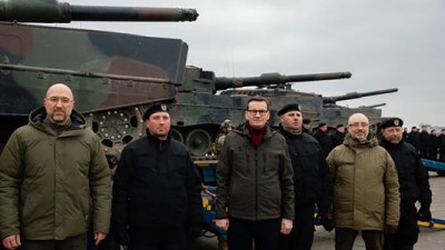 Leopard 2 tanks.jpg